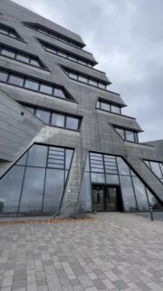 Auf dem Markt der Möglichkeiten konntet ihr gestern natürlich noch deutlich mehr Initiativen und Asta-Referate kennenlernen als wir hier voller Motivation gezeigt haben. 😌
Falls ihr den MdM verpasst habt, aber trotzdem Interesse daran habt euch am Campus zu engagieren Informationen zu vielen Initiativen findet ihr in unserem Ini-Kompass. Diese findet ihr zum Beispiel vorm Asta Büro!
Ihr habt Lust euch direkt beim DSi zu engagieren und wollt beispielsweise den nächsten Markt der Möglichkeiten mit organisieren kommt liebend gern bei unserem Kennenlerntreffen am 29.10  um 18:00 in der Ladenzeile C25.024! 🫶

Danke an alle die gestern vor Ort waren, bis zum nächsten mal!